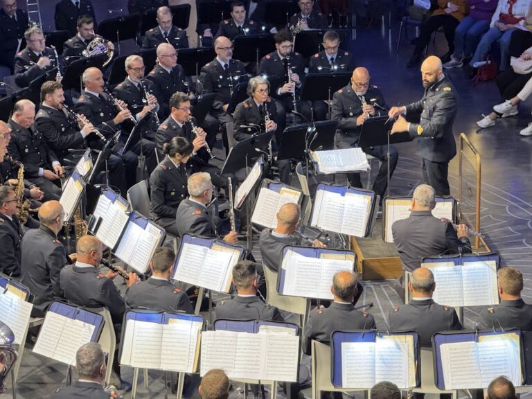 “Medicina Aerospaziale, arte, musica e onde”, l’Aeronautica Militare a Salerno