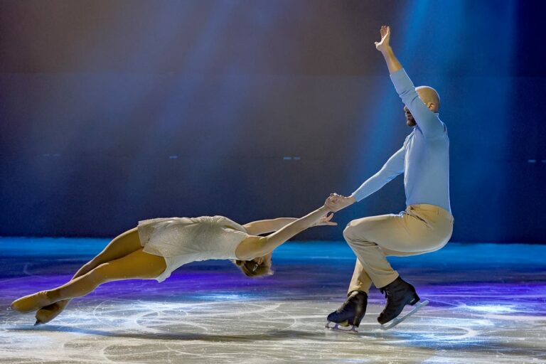 FOTO – Christmas On Ice: a Cinecittà World la magia del Natale prende vita sul ghiaccio